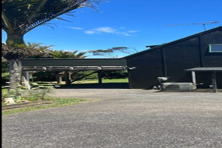 Photo of property in 58 Rauhuia Crescent, Parau, Auckland, 0604