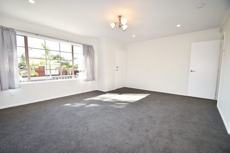 Photo of property in 9 Wairata Place, Te Atatu South, Auckland, 0610