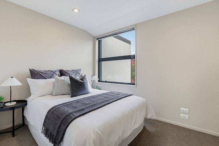 Photo of property in 3b The Oval, Hillmorton, Christchurch, 8024