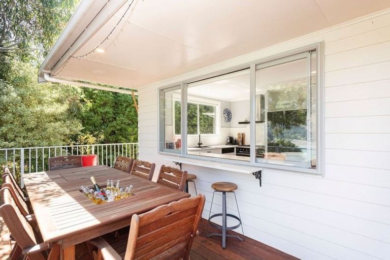 Photo of property in 10 Bayview Crescent, Duvauchelle, 7581