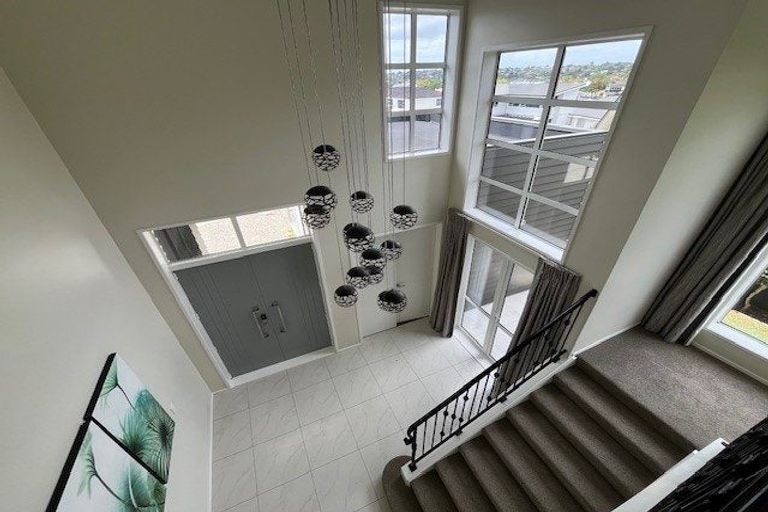 Photo of property in 9 Swindon Close, Mellons Bay, Auckland, 2014