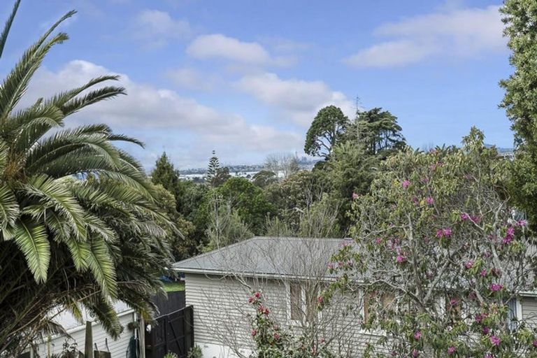 Photo of property in 19b Te Atatu Road, Te Atatu South, Auckland, 0610