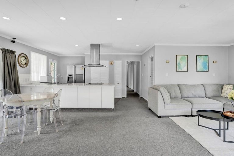 Photo of property in 14 Heaphy Road, Opunake, 4616