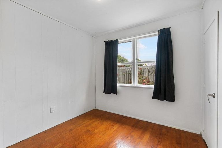 Photo of property in 100 Te Atatu Road, Te Atatu South, Auckland, 0610