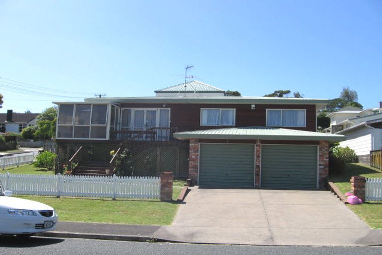 Photo of property in 2/13 Elliott Avenue, Bayview, Auckland, 0629