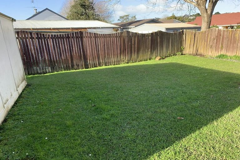 Photo of property in 2/13 Mannering Place, Hillcrest, Auckland, 0627