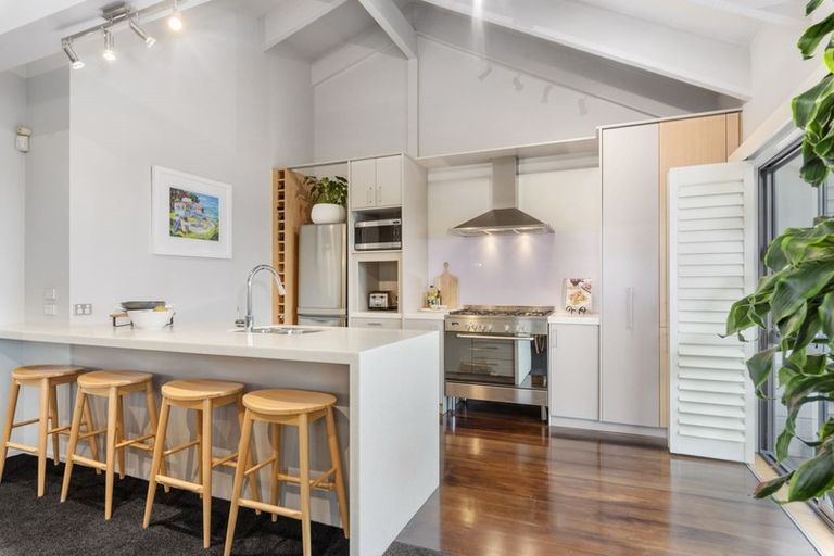 Photo of property in 2/13 Muritai Road, Milford, Auckland, 0620