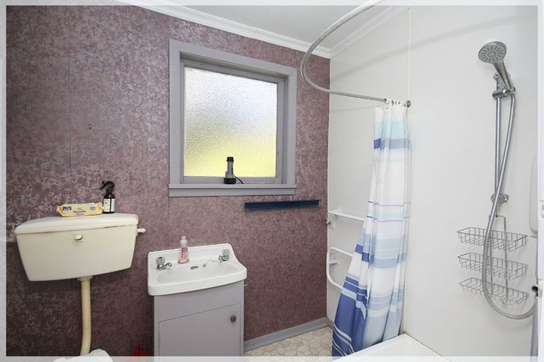 Photo of property in 12 Nelson Street, Foxton Beach, Foxton, 4815