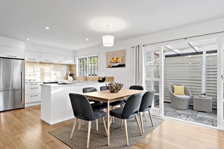 Photo of property in 49 Roslyn Terrace, Stanley Point, Auckland, 0624