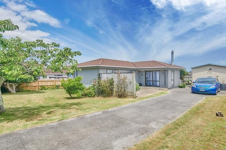 Photo of property in 14 Palmers Road, Clendon Park, Auckland, 2103