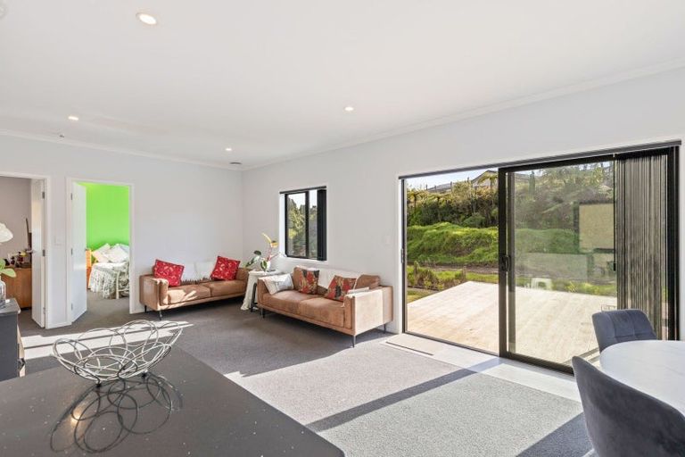 Photo of property in 23d Heta Road, Highlands Park, New Plymouth, 4312