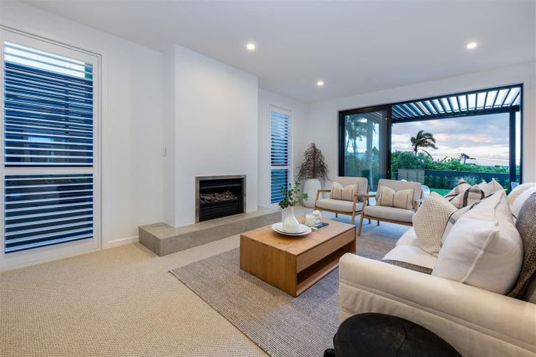 Photo of property in 18a Eastcliffe Road, Castor Bay, Auckland, 0620