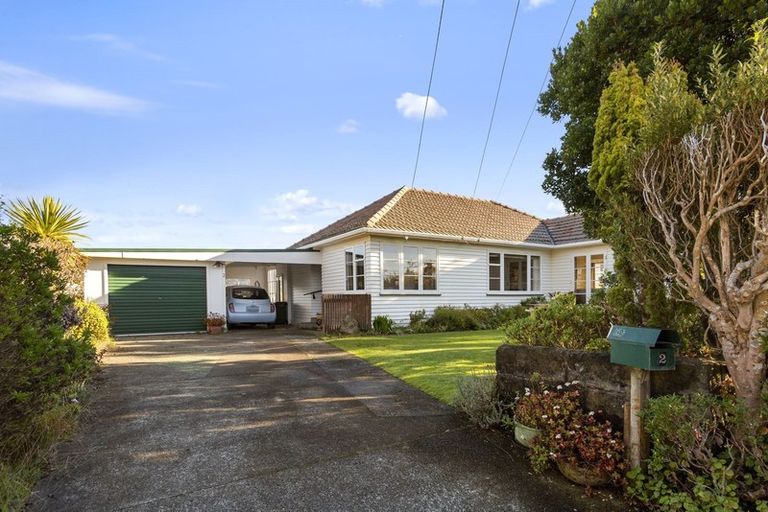 Photo of property in 2 Ongley Crescent, Tawa, Wellington, 5028