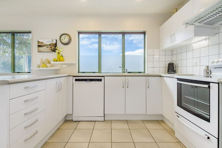 Photo of property in 6 Beachwater Grove, Paraparaumu Beach, Paraparaumu, 5032