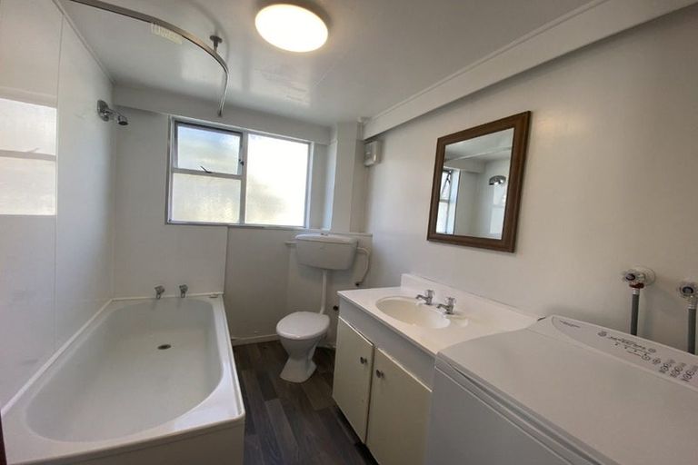 Photo of property in 5 Hawker Street, Mount Victoria, Wellington, 6011