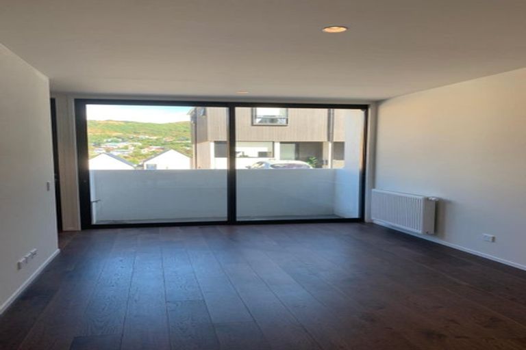 Photo of property in 19 Jean Caldwell Way, Island Bay, Wellington, 6023