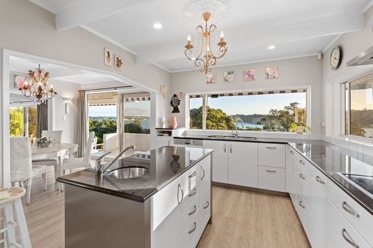 Photo of property in 819 Whangaparaoa Road, Manly, Whangaparaoa, 0930
