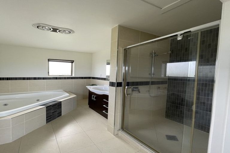 Photo of property in 463 Beach Road, Murrays Bay, Auckland, 0630