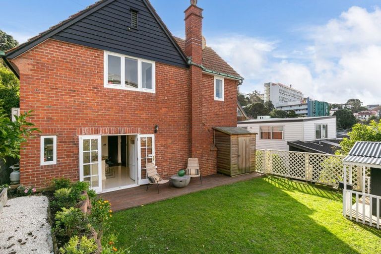 Photo of property in 323 The Terrace, Te Aro, Wellington, 6011