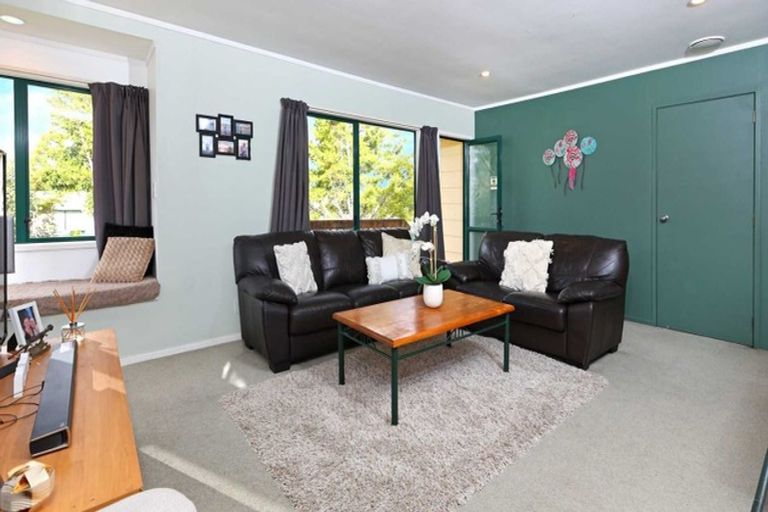 Photo of property in 19a Riserra Drive, Ranui, Auckland, 0612