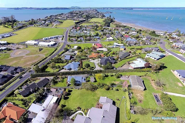 Photo of property in 35 Links View Drive, Omokoroa, 3114