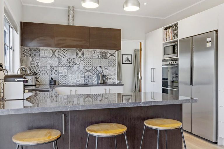 Photo of property in 16 Glengarry Place, Hilltop, Taupo, 3330