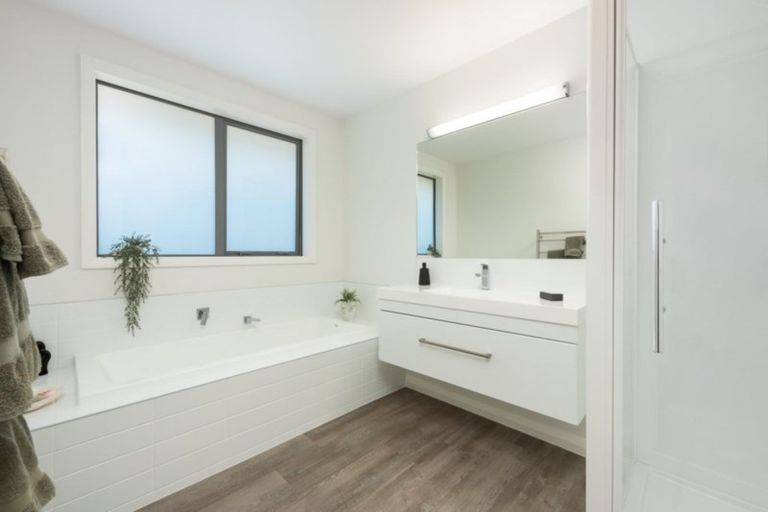 Photo of property in 39 Kahuparere Crescent, Pyes Pa, Tauranga, 3112