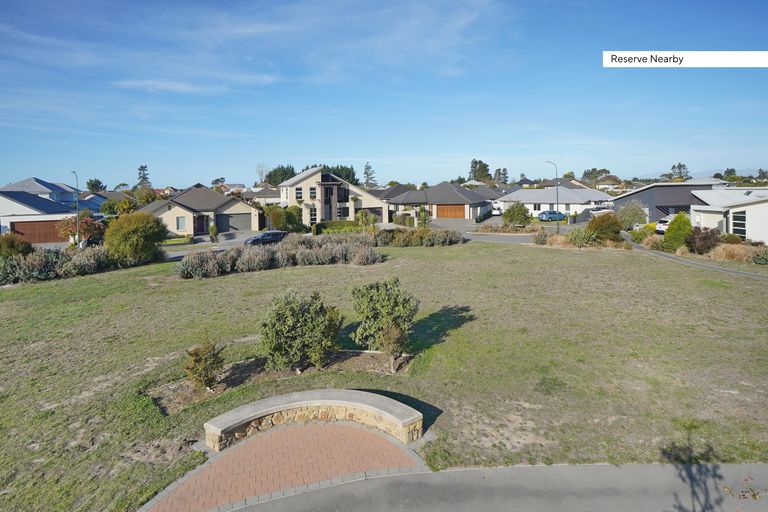 Photo of property in 5 Corsican Grove, Parklands, Christchurch, 8083