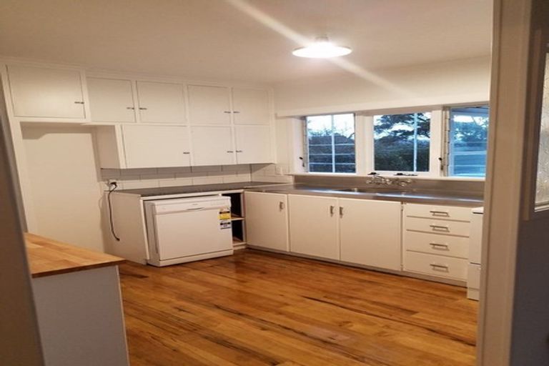 Photo of property in 1/84 College Road, Northcote, Auckland, 0627