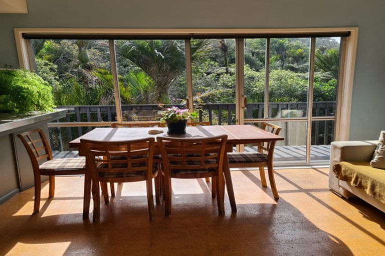 Photo of property in 10-12 Glenesk Road, Piha, New Lynn, 0772