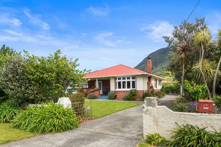 Photo of property in 27 Devon Street, Picton, 7220