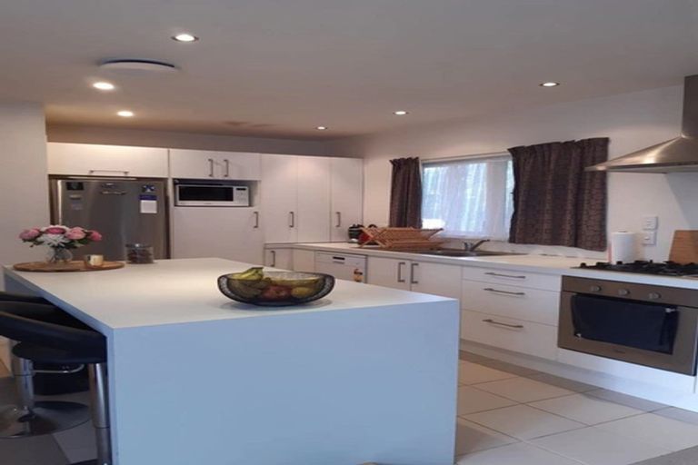 Photo of property in 2/5 Downing Street, Glenfield, Auckland, 0629