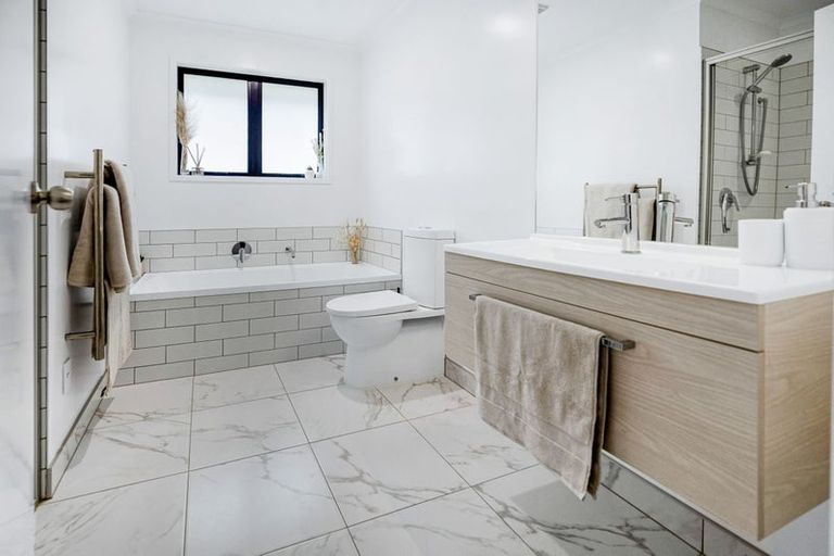 Photo of property in 19 Skiffington Road, Pokeno, 2402