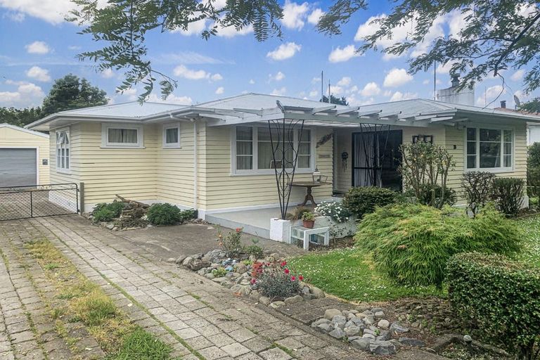 Photo of property in 3 Mathew Street, Dannevirke, 4930