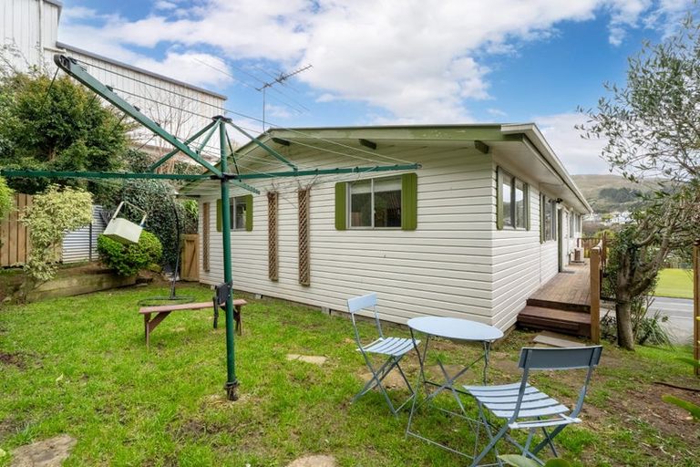 Photo of property in 1/377 Main Road, Tawa, Wellington, 5028