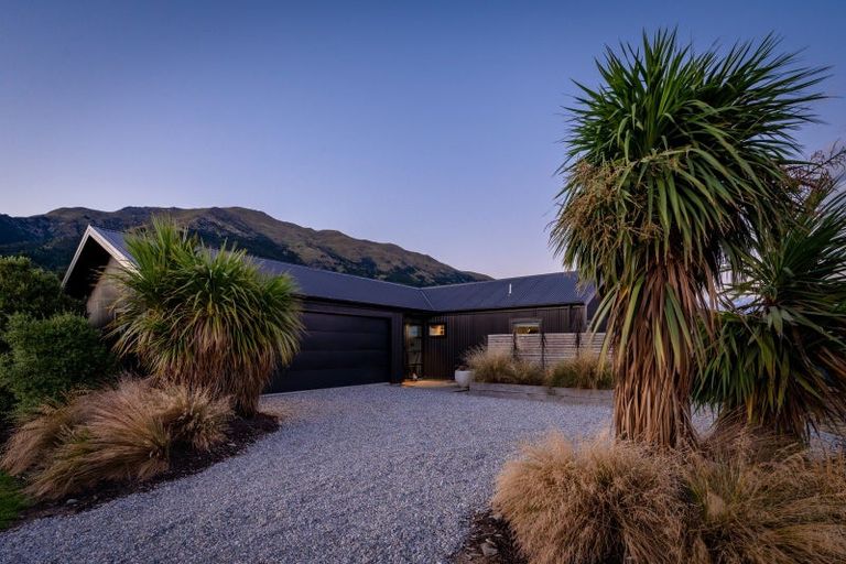 Photo of property in 7 Francis Lane, Lake Hawea, Wanaka, 9382