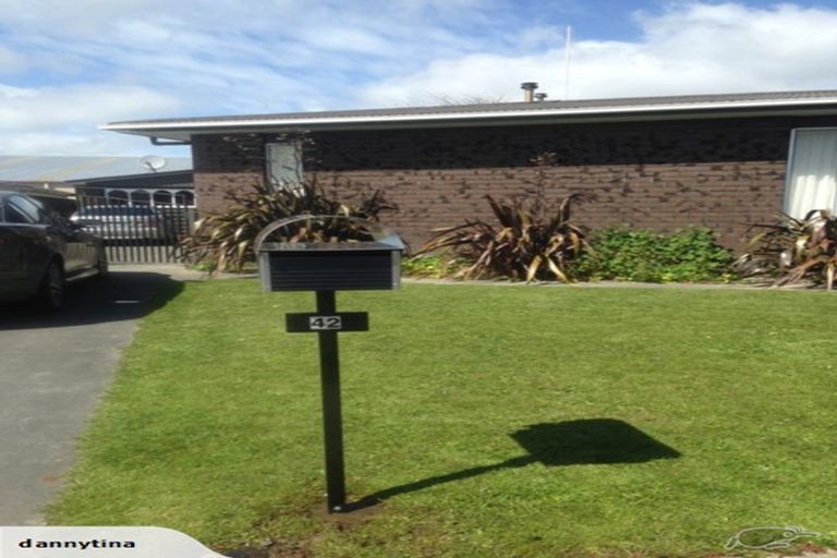 Photo of property in 42 Acacia Street, Kelvin Grove, Palmerston North, 4414