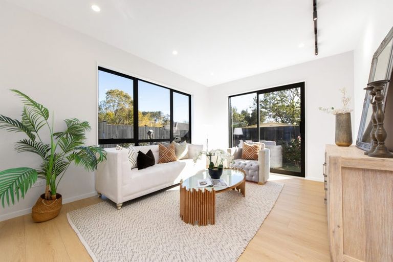 Photo of property in 3a Pendlebury Street, Green Bay, Auckland, 0604