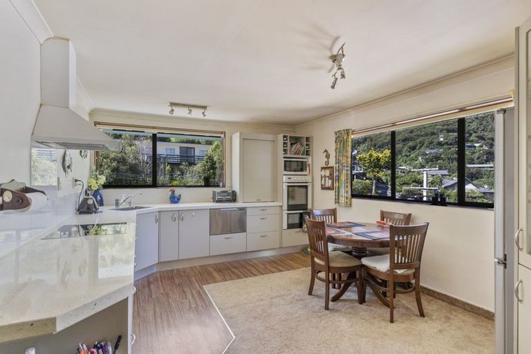 Photo of property in 16 Arthur Crescent, Waikawa, Picton, 7220