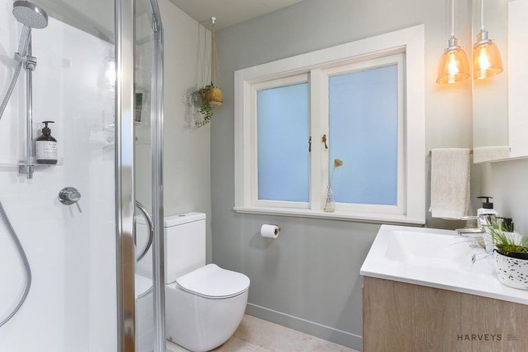 Photo of property in 4 Opou Road, Titirangi, Auckland, 0604