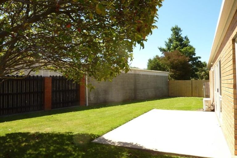 Photo of property in 2 Warner Place, Heathcote Valley, Christchurch, 8022