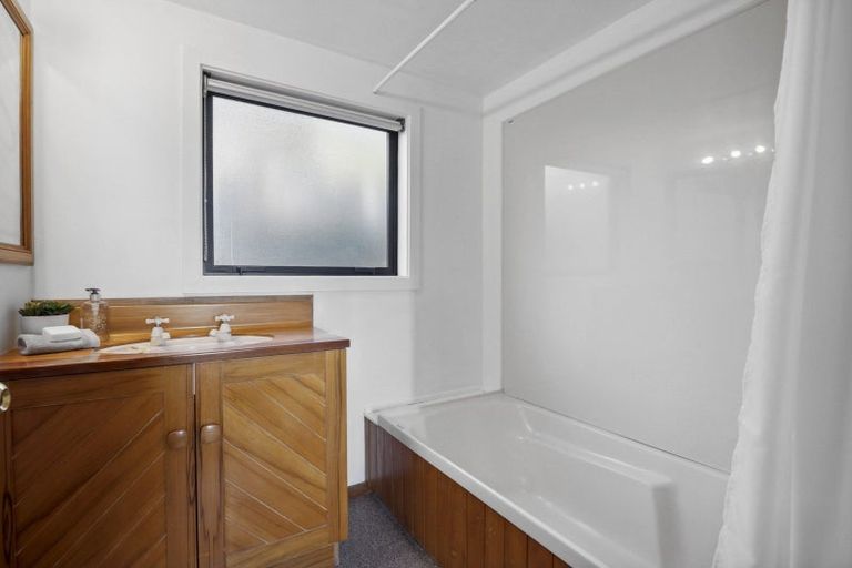 Photo of property in 48 Easther Crescent, Kew, Dunedin, 9012