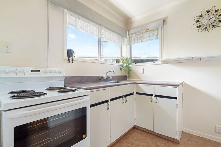 Photo of property in 2/13 Kowhai Avenue, Mangere Bridge, Auckland, 2022