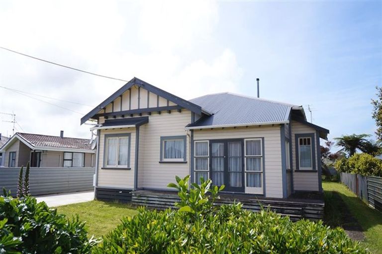 Photo of property in 130 Argyle Street, Hawera, 4610