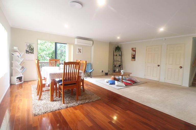 Photo of property in 16 Crimson Park, Oteha, Auckland, 0632