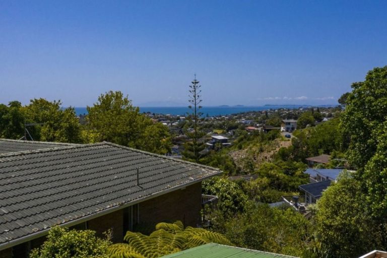 Photo of property in 124 Arran Road, Browns Bay, Auckland, 0630