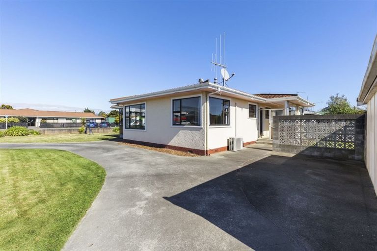 Photo of property in 1 Nairn Crescent, Awapuni, Palmerston North, 4412