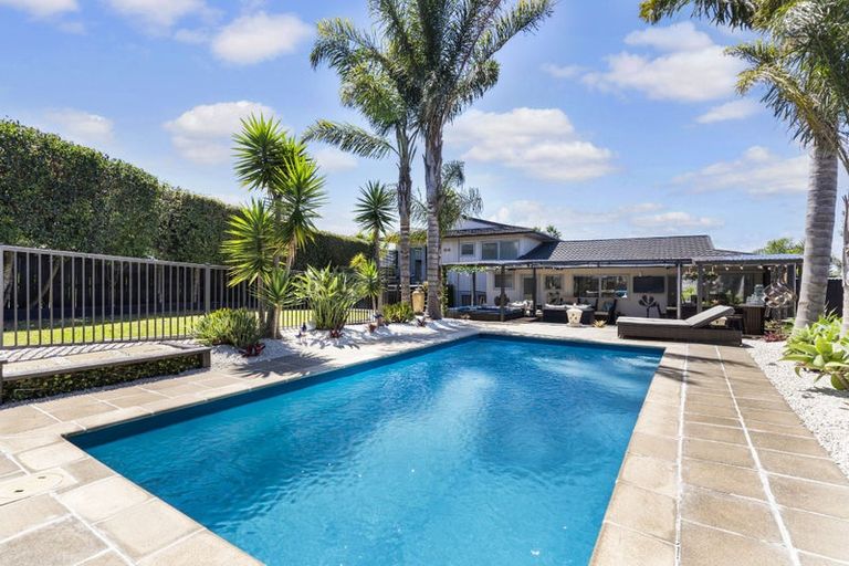 Photo of property in 21 Fratley Avenue, Farm Cove, Auckland, 2012