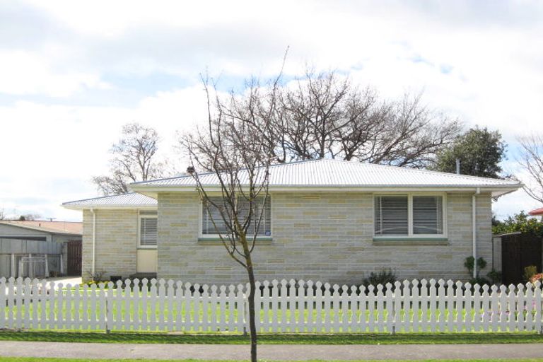 Photo of property in 15 Upham Street, Havelock North, 4130