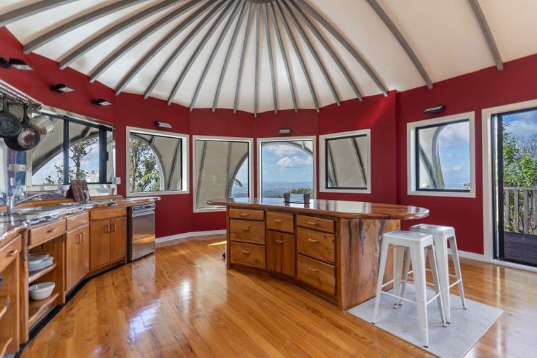 Photo of property in 440 Scenic Drive, Waiatarua, Auckland, 0612